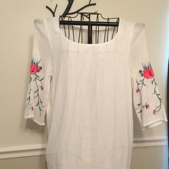 Umgee Dresses & Skirts - NWOT Umgee White Lined Floral Peasant Dress